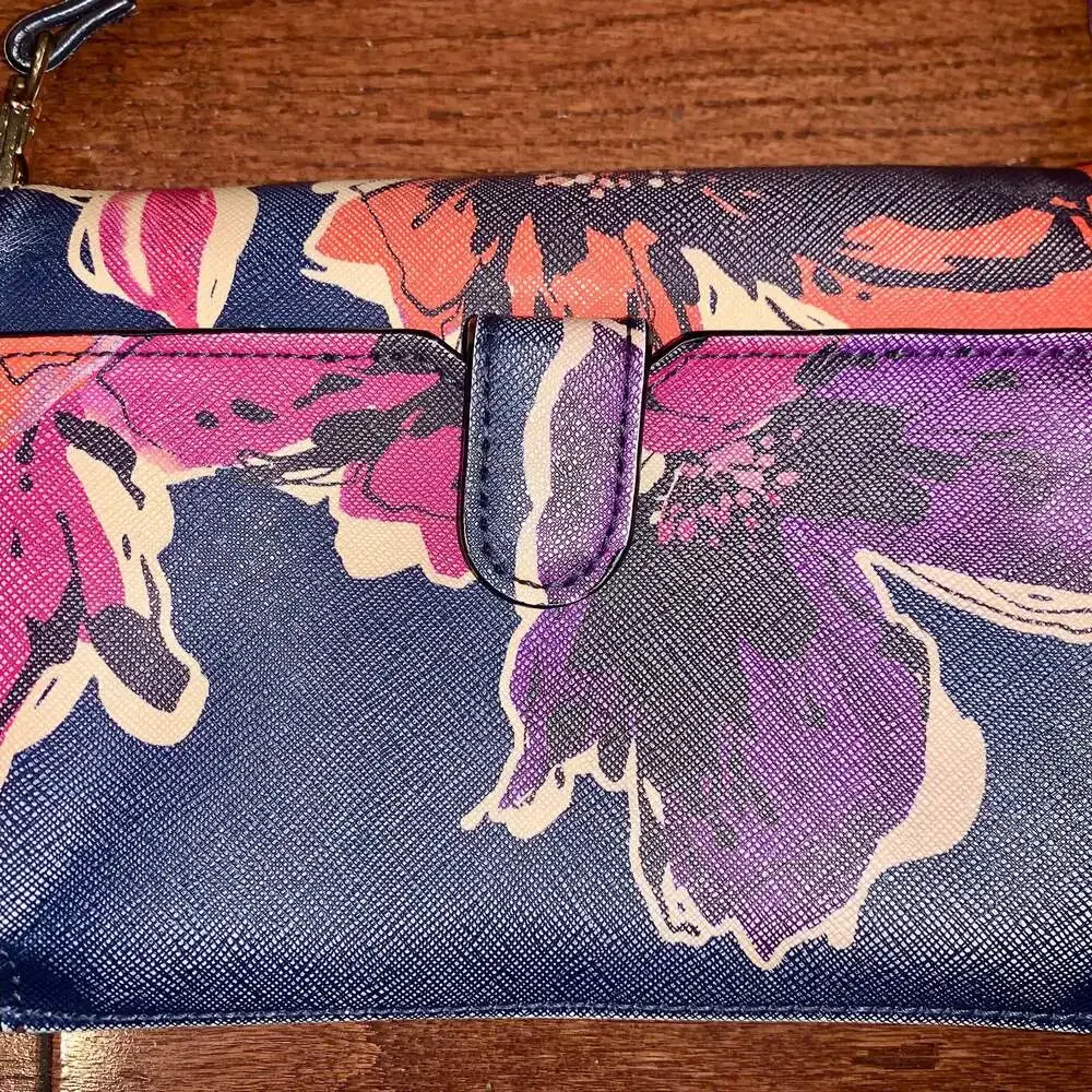 Trina Turk Black Multi Watercolor Floral Trifold Wallet Crossbody NWT‎ Chain